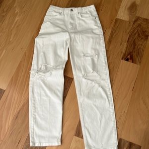 NWOT Wild Fable white distressed jeans - size 2 - boyfriend/baggy fit